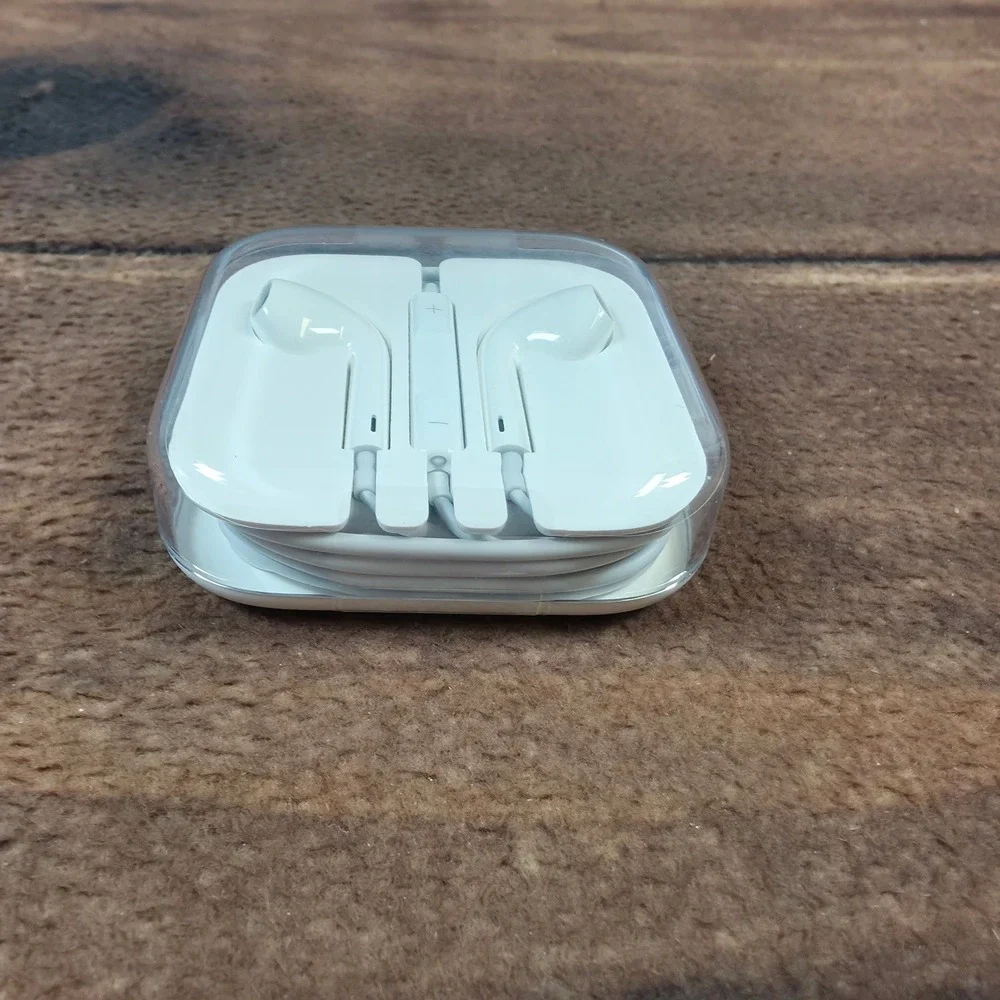Apple EarPods 3.5mm Headphone Plug White New Wired In-Ear Headphones